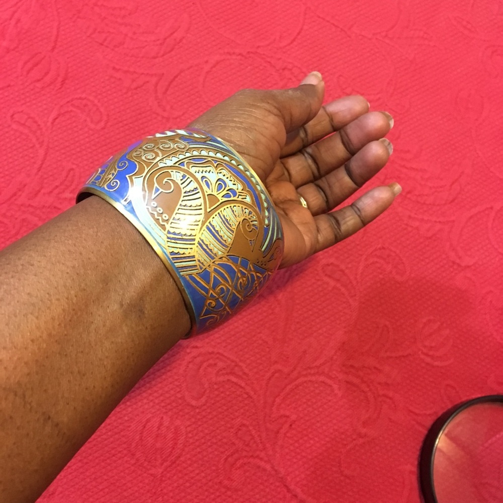 Multi Colored Asian Design Bracelet - Picture 2 of 2